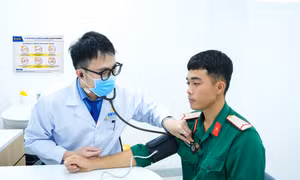 Chủ động phòng bệnh cho cán bộ, chiến sĩ tham gia tìm kiếm, quy tập hài cốt liệt sĩ