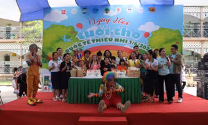 TP Hồ Chí Minh: Mang Tết thiếu nhi đến với các bệnh nhi