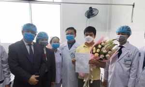 Hai bệnh nhân điều trị virus Corona tại bệnh viện Chợ Rẫy: Con được xuất viện, cha vẫn dương tính 
