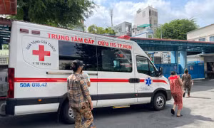 Trẻ 2 tháng tuổi xuất huyết não do điện thoại rơi trúng đầu