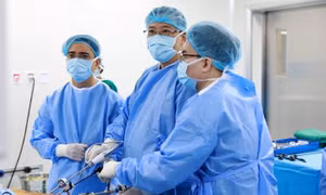 Bóc tách thành công khối u hình móng ngựa ở thực quản hiếm gặp