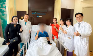 Cứu sống bệnh nhân Campuchia bị xuất huyết não, thuyên tắc phổi cấp