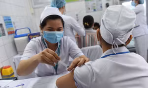 Ba nhóm đối tượng tại TP Hồ Chí Minh được ưu tiên tiêm vaccine COVID-19 đợt 2