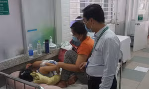 Học sinh nghi ngộ độc thực phẩm sẽ được miễn phí toàn bồ chi phí điều trị