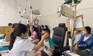 Tật khúc xạ, thừa cân béo phì ‘tấn công’ học sinh TP Hồ Chí Minh
