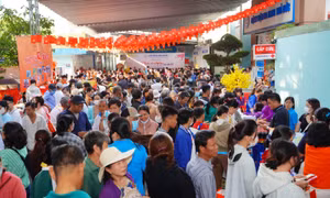 Ấm áp những phiên chợ Tết 0 đồng trong bệnh viện