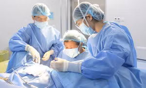 Bé gái 13 tuổi mắc hội chứng hiếm gặp với 2 tử cung nhưng chỉ có một quả thận