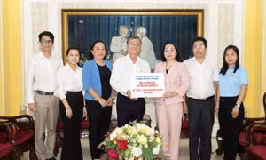 Không nhận hoa ngày khai giảng, ngành giáo dục TP Hồ Chí Minh quyên góp hơn 17 tỷ đồng giúp đồng bào bị bão, lũ