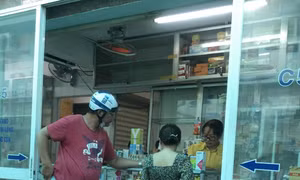TP Hồ Chí Minh khuyến cáo người dân không tự đi mua thuốc khi sốt, ho, mất khứu giác