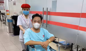 Tê tay, tê chân kéo dài có thể dẫn tới liệt do thoát vị đĩa đệm cột sống cổ