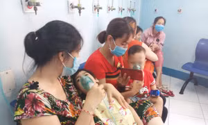 Bệnh hô hấp gia tăng, bác sĩ khuyến cáo tránh sai lầm khiến trẻ bệnh nặng