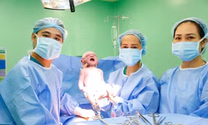 Giải bài toán mức sinh thấp: Cần chính sách khuyến khích vợ chồng trẻ sinh đủ 2 con