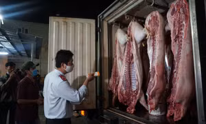 TP Hồ Chí Minh: Chợ tự phát tiềm ẩn nguy cơ mất an toàn thực phẩm nhưng khó kiểm soát