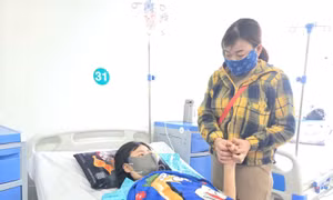 Người mẹ trẻ nhập viện cấp cứu sau khi bị lừa sang Campuchia làm việc với máy tính