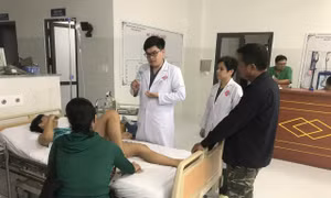 Phẫu thuật cấp cứu thành công học sinh 15 tuổi bị thủng ổ loét dạ dày 