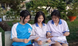 Thi tốt nghiệp THPT 2025: Thí sinh TP Hồ Chí Minh tự tin làm bài thi môn tự chọn