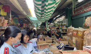 TP Hồ Chí Minh: Đảm bảo hàng hóa và an toàn thực phẩm dịp Tết 2025
