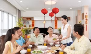 Cách xử trí khi chẳng may ngộ độc thực phẩm trong ngày Tết