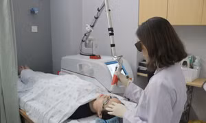  ‘Tiền mất tật mang’ vì trẻ hóa da bằng laser ở thẩm mỹ viện kém chất lượng