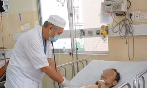 Người điều dưỡng cả đời gắn bó với bệnh nhân nhiễm HIV
