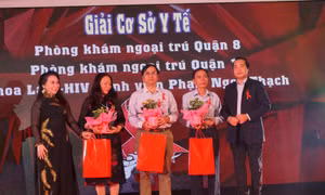 Tôn vinh những đóng góp thầm lặng đẩy lùi dịch HIV/ AIDS
