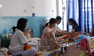 Dịch sởi bất thường, hàng loạt trẻ em, người lớn tại TP Hồ Chí Minh nhập viện