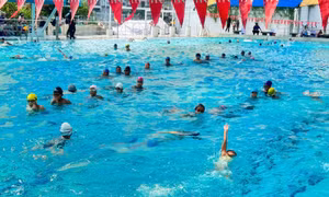 TP Hồ Chí Minh tăng cường dạy bơi an toàn, phòng chống đuối nước cho học sinh