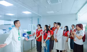 Rèn bản lĩnh nghề nghiệp cho sinh viên khối sức khỏe