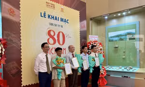 Triển lãm tem thư tái hiện 80 năm lịch sử Việt Nam tại Bảo tàng Lịch sử TP Hồ Chí Minh