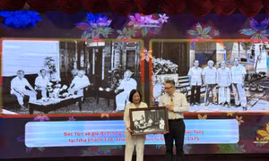 Tri ân Chủ tịch Tôn Đức Thắng, lan tỏa tinh thần người thợ yêu nước