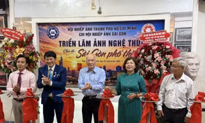 Nhịp sống Thành phố những ngày lịch sử qua 'Sài Gòn phố thị'