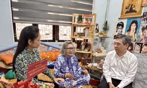 Lãnh đạo TP Hồ Chí Minh thăm và tri ân các văn nghệ sĩ