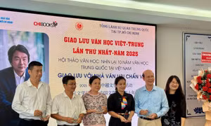 Gặp gỡ nhà văn Trung Quốc Lưu Chấn Vân