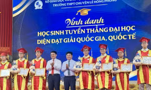 Không khí khai giảng tại các trường chuyên TP Hồ Chí Minh