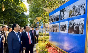 Khai mạc triển lãm ảnh '80 năm Ngoại giao Việt Nam: Vinh dự và tự hào'