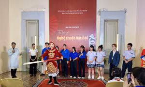 Giáo dục lịch sử từ nghệ thuật truyền thống