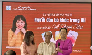 Nhà thơ Vũ Thanh Hoa ra mắt bộ ba tập thơ mới 'Vũ - Thanh - Hoa'