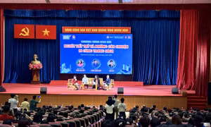Người viết trẻ kể chuyện đời sống qua từng trang sách