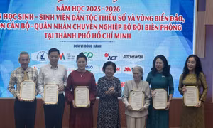 Trao 310 suất học bổng Vừ A Dính cho học sinh, sinh viên tại TP Hồ Chí Minh