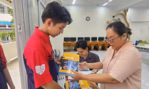 TP Hồ Chí Minh: Tiếp tục bổ sung sách giáo khoa theo nhu cầu thực tế