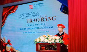 HIU trao bằng cho khóa Bác sĩ Y khoa đầu tiên
