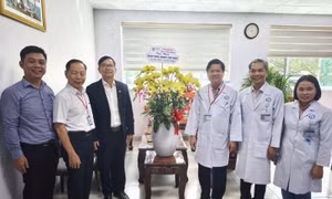 Đào tạo y khoa không thể chỉ trong giảng đường