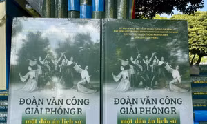 Khai mạc triển lãm và ra mắt sách 'Đoàn Văn công Giải phóng R - Một dấu ấn lịch sử'