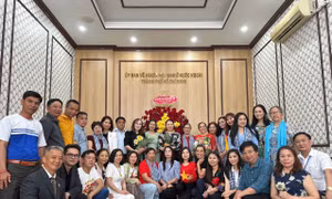 Kiều bào TP Hồ Chí Minh ôn lại lịch sử cách mạng với ‘Địa đạo: Mặt trời trong bóng tối’