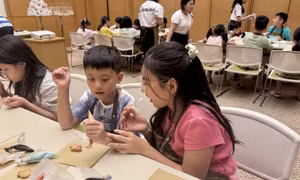 TP Hồ Chí Minh: 16 trường thí điểm hạn chế học sinh sử dụng điện thoại trong giờ ra chơi