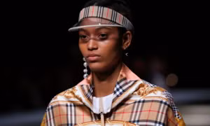 Thương hiệu siêu sang Burberry dừng ‘tục’ đốt hủy hàng lỗi mốt