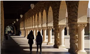 Gia đình Trung Quốc chi 6,5 triệu USD mua suất Đại học Stanford cho con 