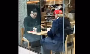 Bản sao Tổng thống Donald Trump và Chủ tịch Kim Jong-un ăn trưa tại Tokyo