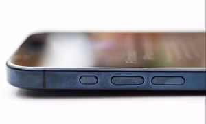 iPhone 15 Pro bị đổi màu nếu không dùng ốp bảo vệ