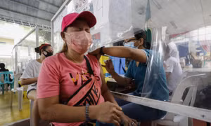 Philippines dừng phát hành bản tin COVID-19 hàng ngày